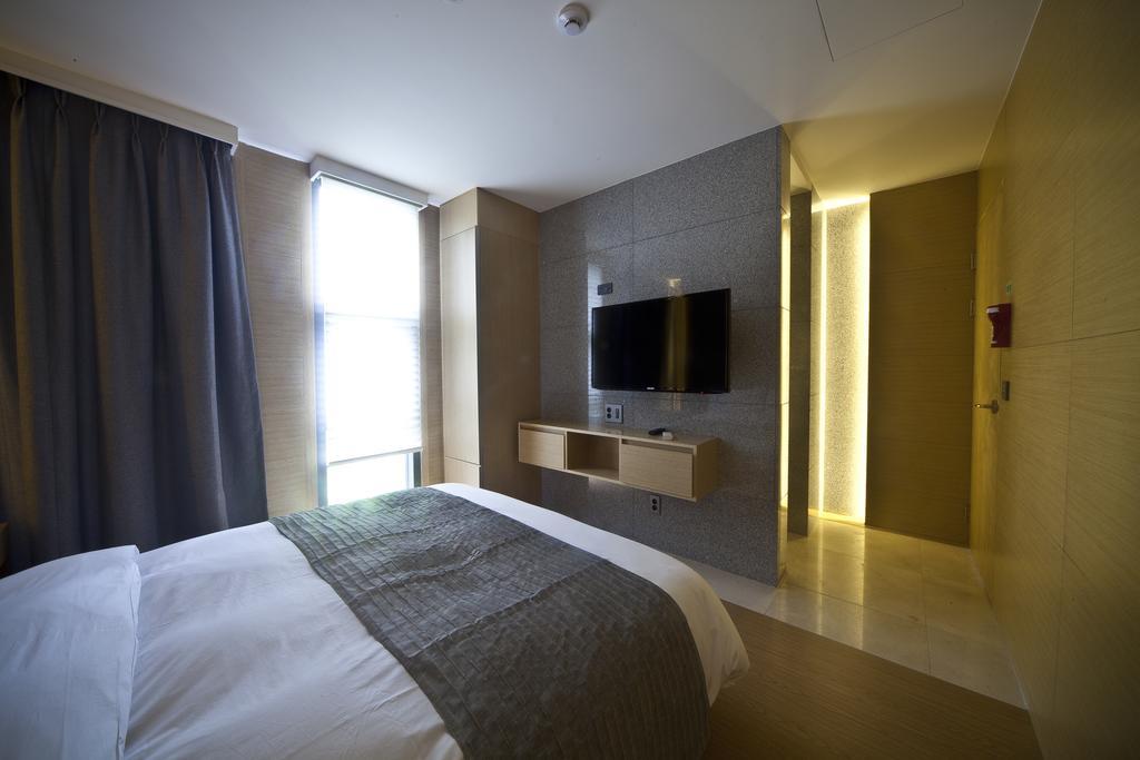 Stanford Hotel And Resort Чеджу Стая снимка